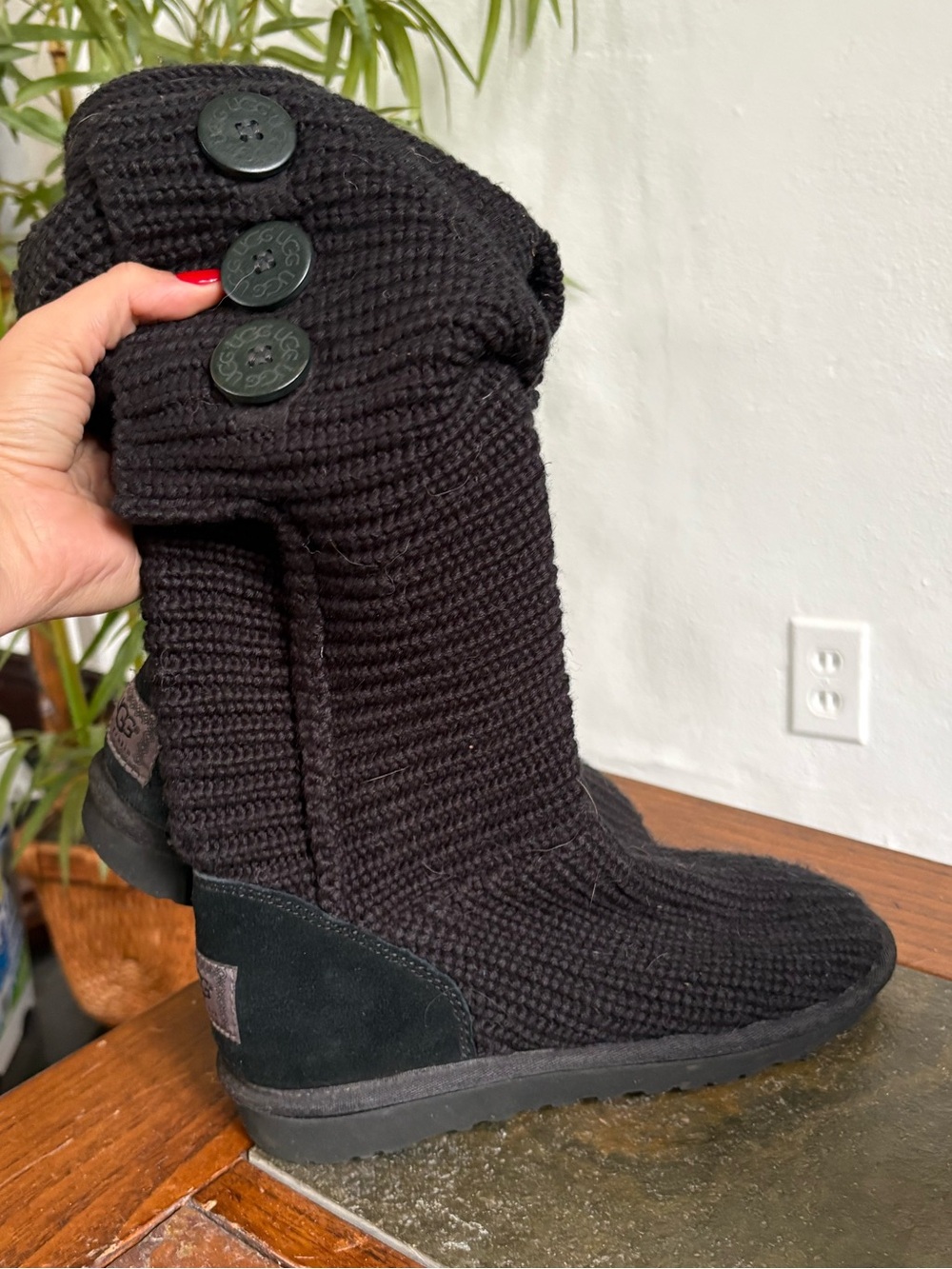 uggs - Picture 2 of 2